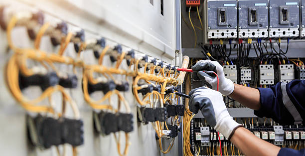 Professional Electrician technician working in Smith County County, TX